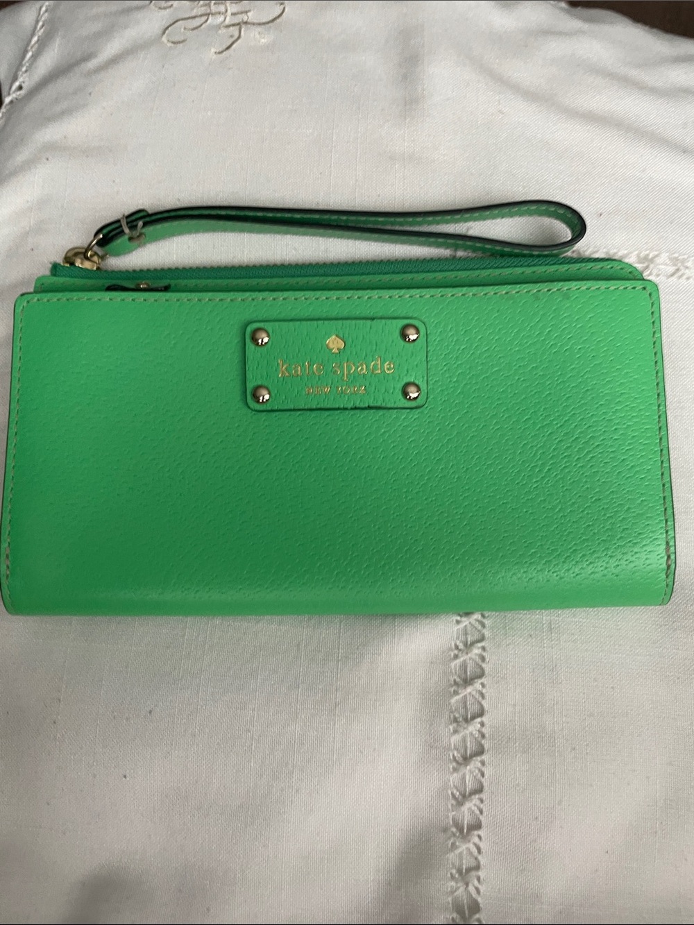 kate spade bright green leather wristlet Zip Around Wallet Lots Compartments EUC